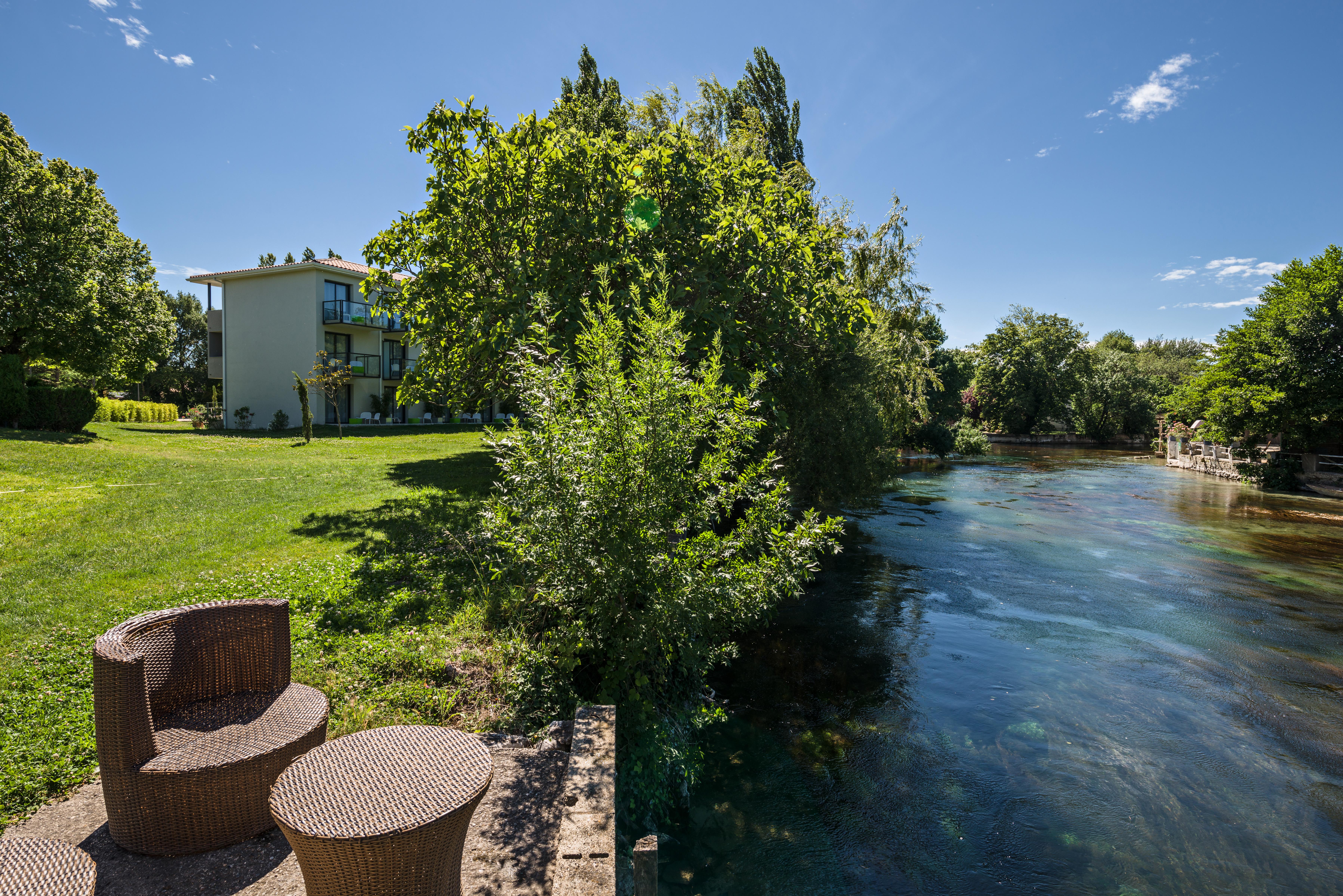 Hotel Domaine De La Petite Isle - Luberon LʼIsle-sur-la-Sorgue Exterior foto